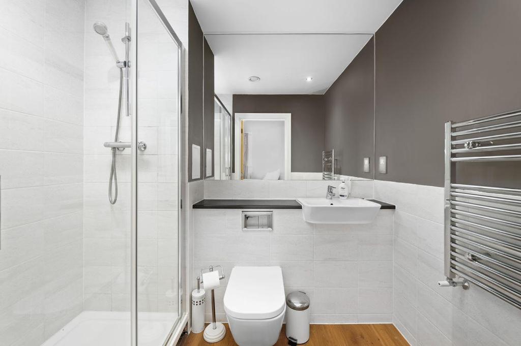 Modern Serviced 3-Bedroom Flat In East لندن المظهر الخارجي الصورة